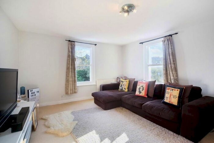 2 Bedroom Flat To Rent In Rossiter Road, London SW12