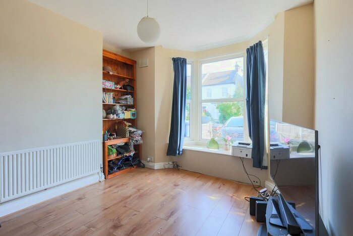 2 Bedroom Flat To Rent In Parkhurst Road, New Southgate, London, N11