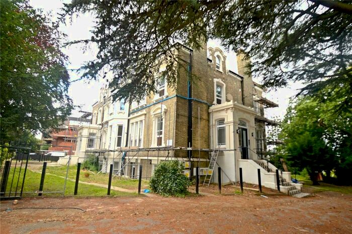 2 Bedroom Flat To Rent In Beulah Hill, London, SE19