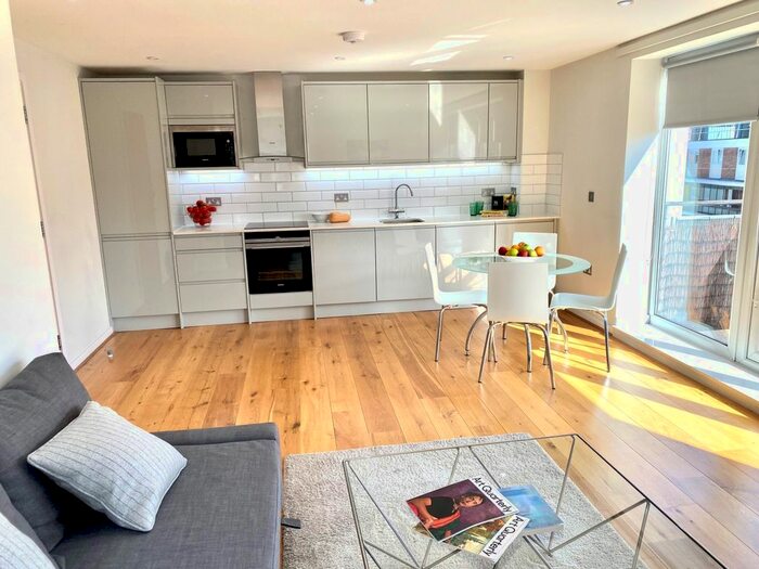 2 Bedroom Flat To Rent In Flat Signal House, Great Suffolk Street, London, SE1
