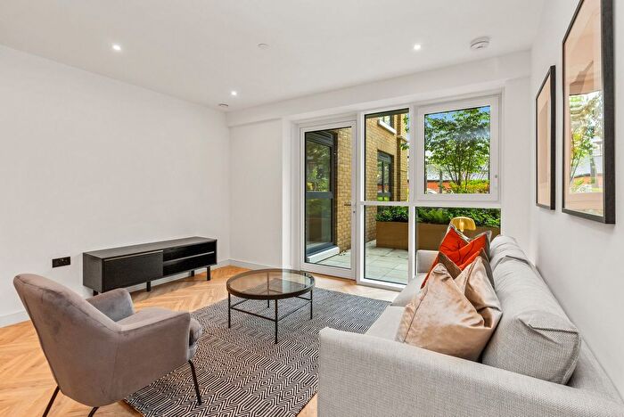 1 Bedroom Flat To Rent In Royal Exchange, London, KT1