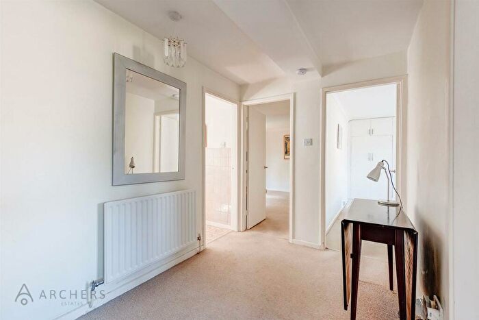 2 Bedroom Flat For Sale In Chesterwood Drive, Broomhill, Sheffield, S10