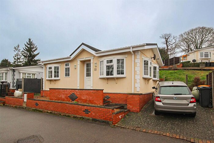 2 Bedroom Bungalow For Sale In Hawthorne Terrace, Brookside Mobile Home Park, Bromham, Bedford, MK43