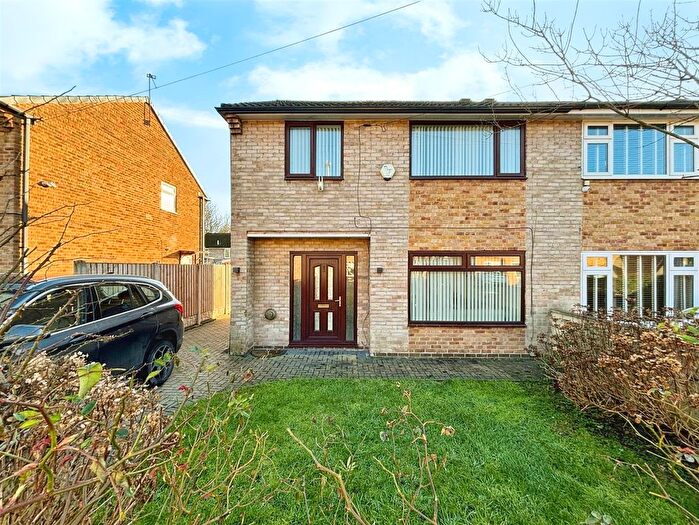 3 Bedroom Semi Detached House For Sale In Pirie Close, Bradford, BD2