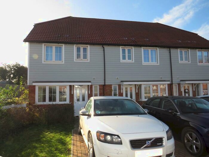 3 Bedroom Semi-Detached House To Rent In Farleigh Heights, Tovil, Maidstone, ME15