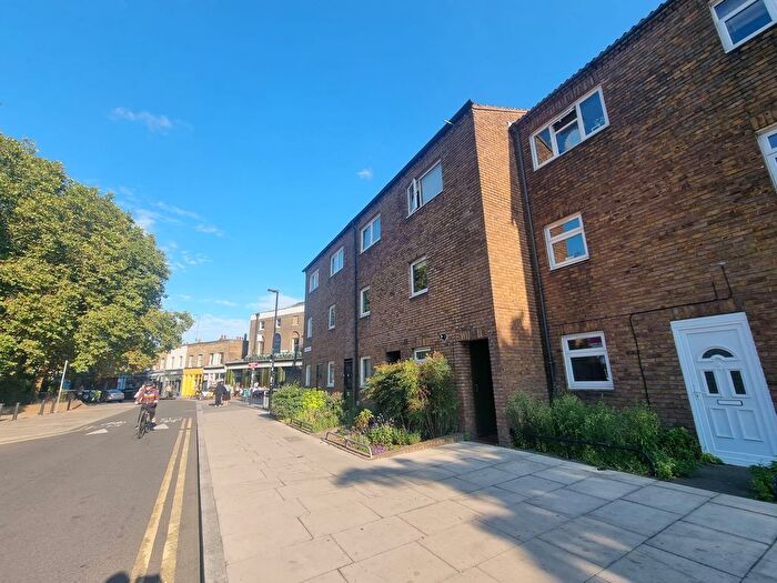 4 Bedroom Town House To Rent In Columbia Road, London, E2