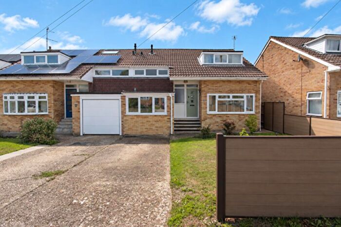 3 Bedroom Semi-Detached House For Sale In Lincoln Rise, Cowplain, PO8