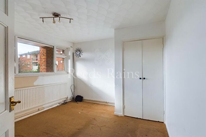 2 Bedroom Apartment For Sale In Stonewood, Bean, Dartford, Kent, DA2