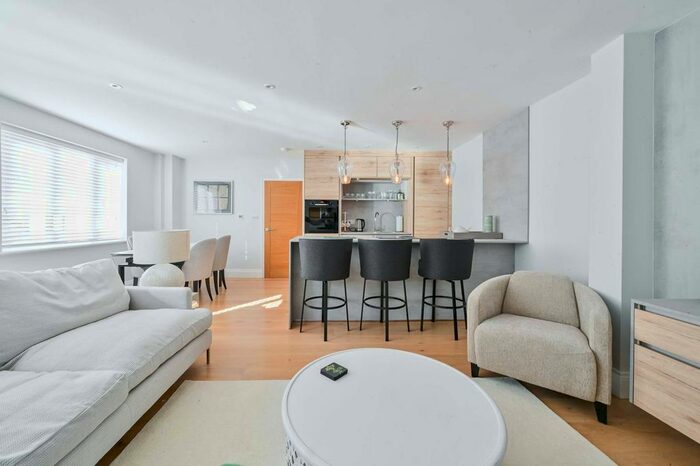 3 Bedroom Mews To Rent In Warren Mews, Fitzrovia, London, W1T