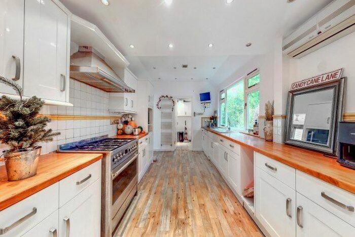 5 Bedroom Bungalow To Rent In Shirley Church Road, Croydon, CR0