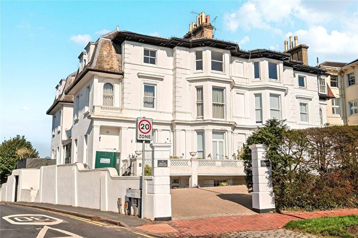 2 Bedroom Flat To Rent In Mount Ephraim, Tunbridge Wells, Kent, TN4