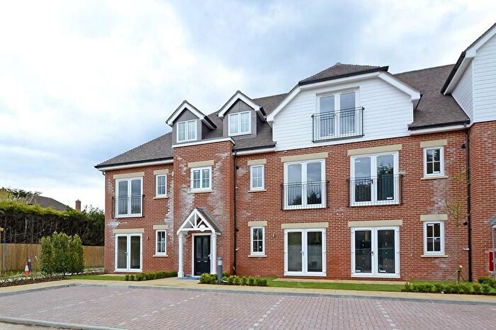 2 Bedroom Flat For Sale In Annett Close, Shepperton, TW17