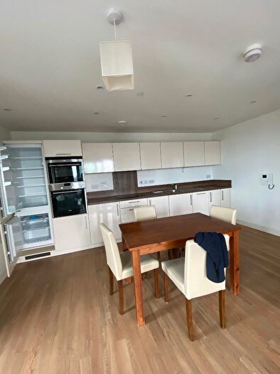 3 Bedroom Flat To Rent In Marner Point, Jefferson Plaza, Bow, Bromley-By-Bow, Stratford, London, E3
