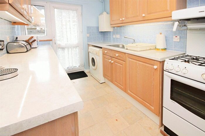 2 Bedroom Bungalow For Sale In Pine Close, Wickford, Essex, SS12
