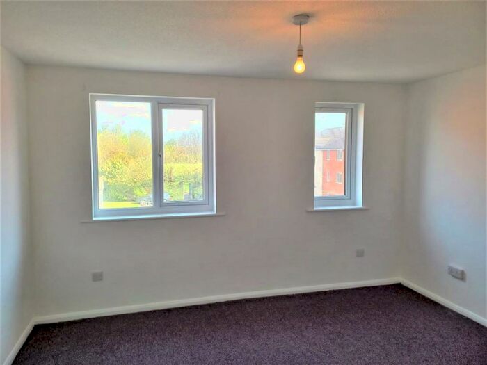 2 Bedroom Flat To Rent In Plowmans Close, London, N18