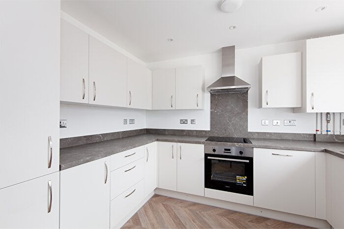 3 Bedroom Semi-Detached House To Rent In , SO30