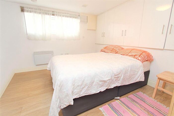 Studio To Rent In Summers Lane, North Finchley, N12