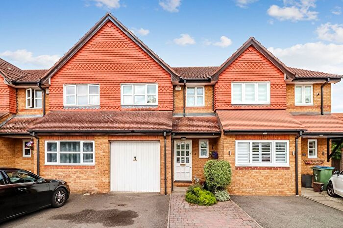 3 Bedroom Terraced House For Sale In High Road, Leavesden, WD25