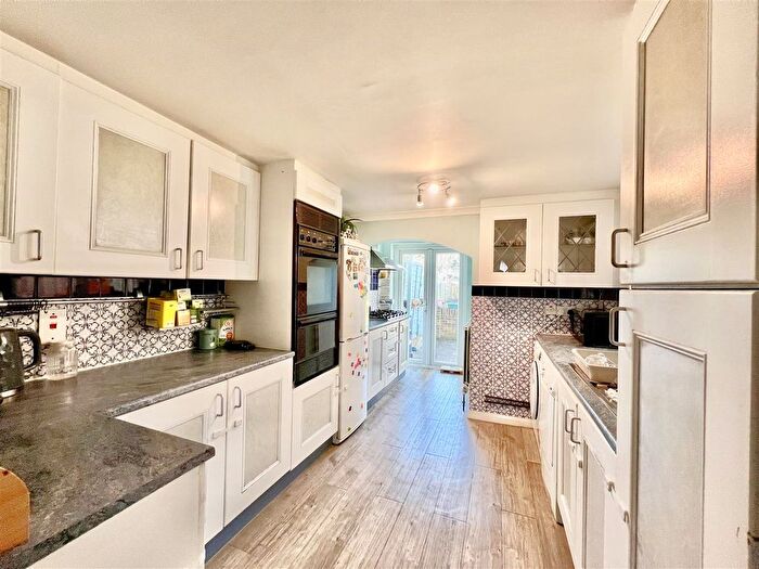 3 Bedroom End Of Terrace House To Rent In Alexandra Road, Hounslow, TW3