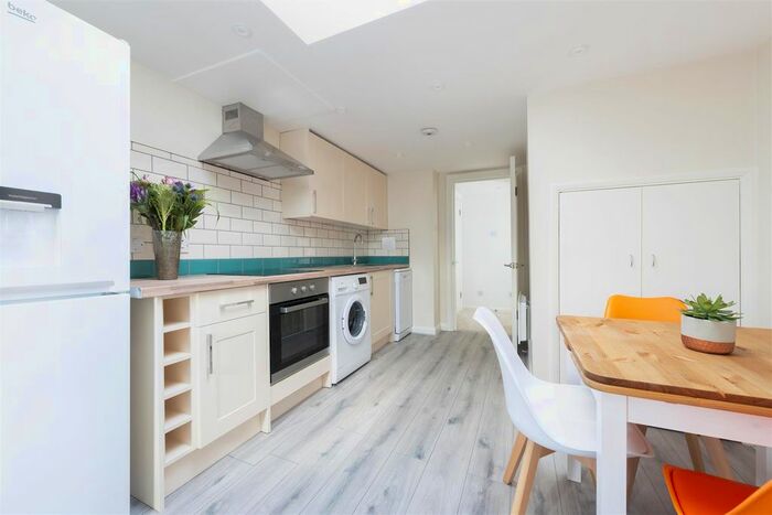 1 Bedroom Flat To Rent In St. Georges Road, Golders Green, London, NW11