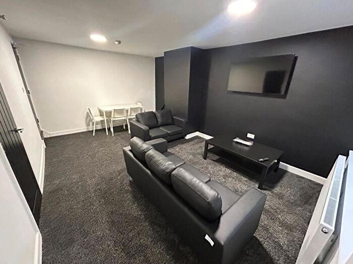 2 Bedroom Terraced House To Rent In Hessle Avenue, Hyde Park, Leeds, LS6