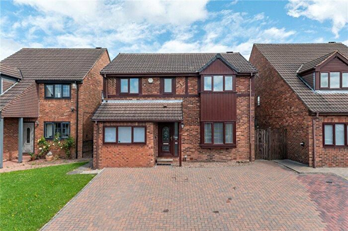 4 Bedroom Detached House For Sale In Paddock Drive, Drighlington, Bradford, West Yorkshire, BD11