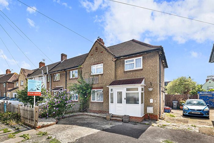 2 Bedroom Semi-detached House For Sale In Brentwick Gardens, Brentford, TW8