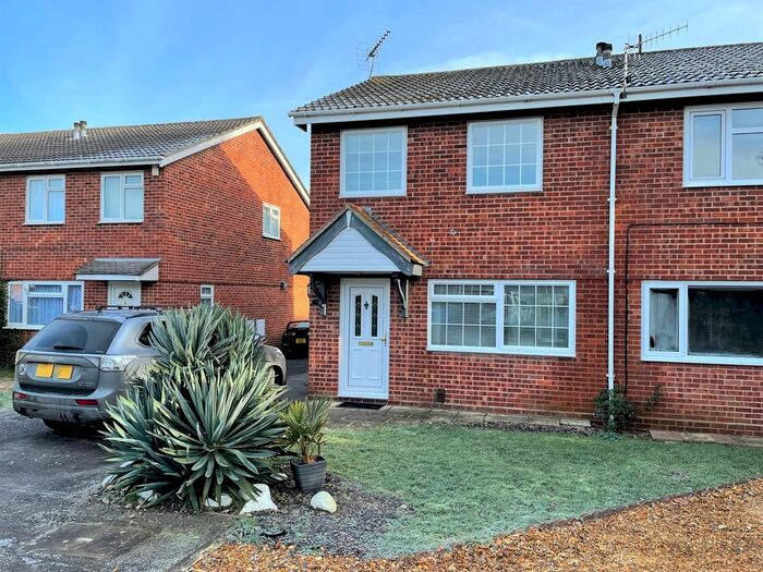 3 Bedroom Semi-Detached House To Rent In Larchdale Close, Warsash, Southampton, SO31
