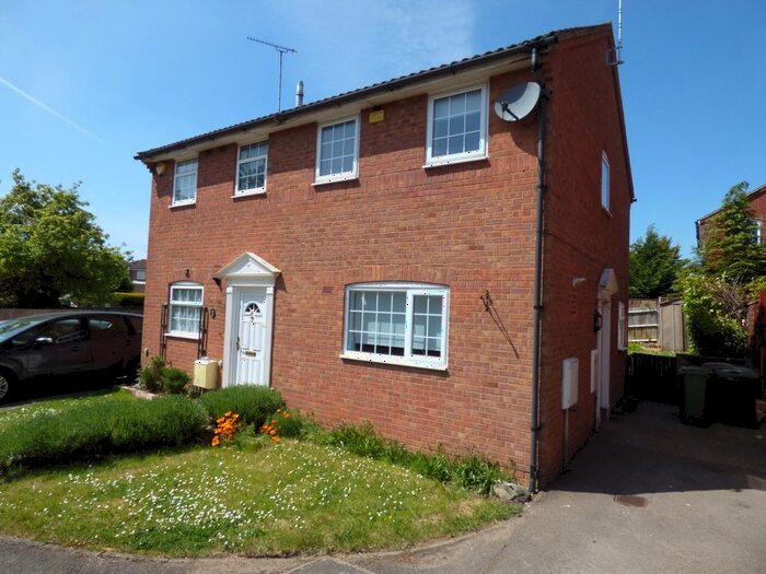 2 Bedroom Terraced House To Rent In Felton Close, Luton, LU2