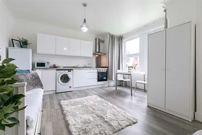 1 Bedroom Barn Conversion To Rent In Bolton Road, Harrow, HA1