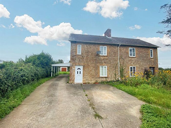 4 Bedroom Semi-Detached House For Sale In Hardington Marsh, Yeovil, BA22