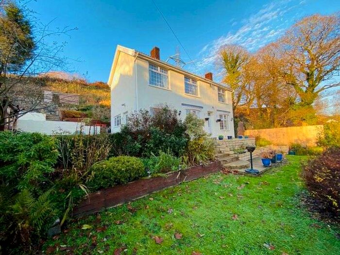 4 Bedroom Detached House For Sale In Pontneathvaughan Road, Neath, SA11