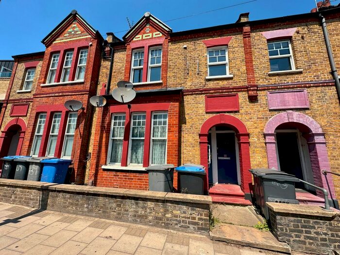 2 Bedroom Maisonette To Rent In Kilburn Lane, London, W10