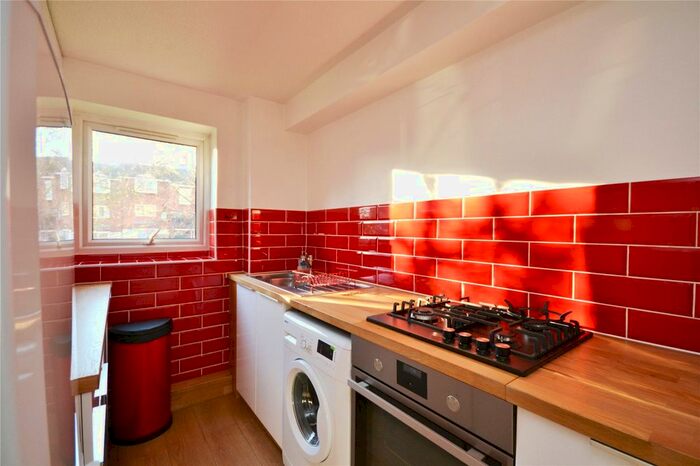 1 Bedroom Flat To Rent In Poplar Grove, Friern Barnet, London, N11