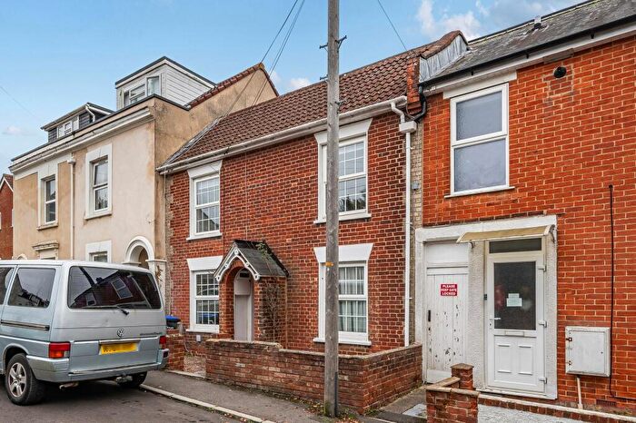 2 Bedroom Flat For Sale In Russell Road, Salisbury, SP2