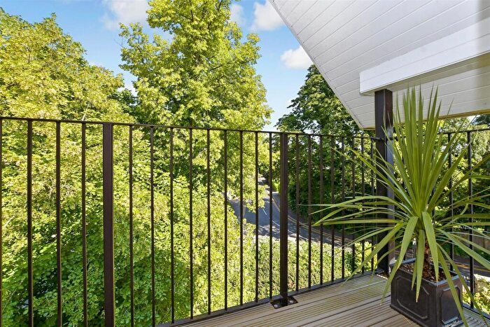 2 Bedroom Apartment For Sale In Westhall Road, Warlingham, Surrey, CR6