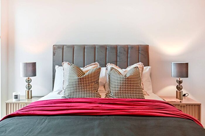 2 Bedroom Flat To Rent In The Oakgate, Leatherhead, KT22