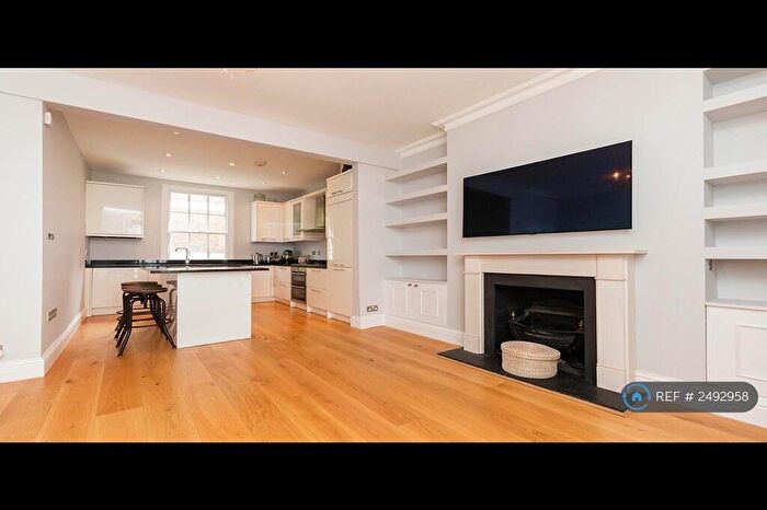 3 Bedroom Flat To Rent In Camden, London, NW1