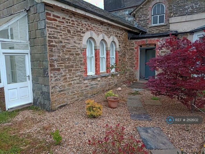 1 Bedroom Flat To Rent In Karrow Garth, Liskeard, PL14