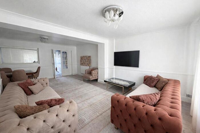 4 Bedroom Terraced House To Rent In Charlton Road, Edmonton, N9