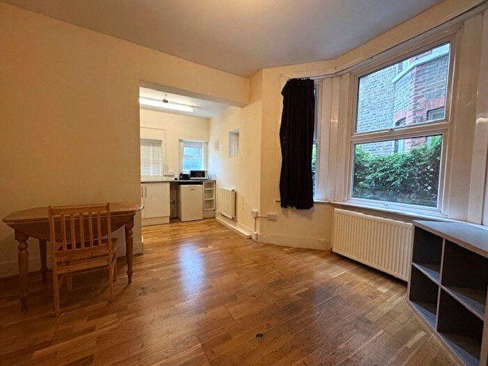 Studio To Rent In College Place, Camden, London, NW1