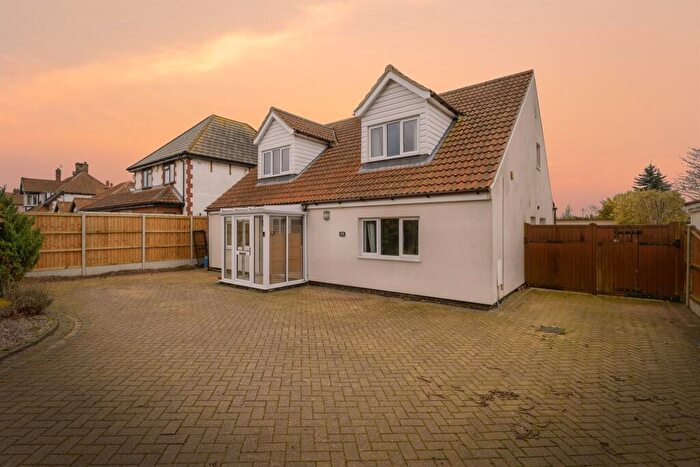 4 Bedroom Bungalow For Sale In Cromer Road, Norwich, NR6