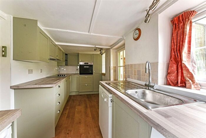 3 Bedroom Cottage For Sale In Chestnut Walk, Tangmere, Chichester, PO20