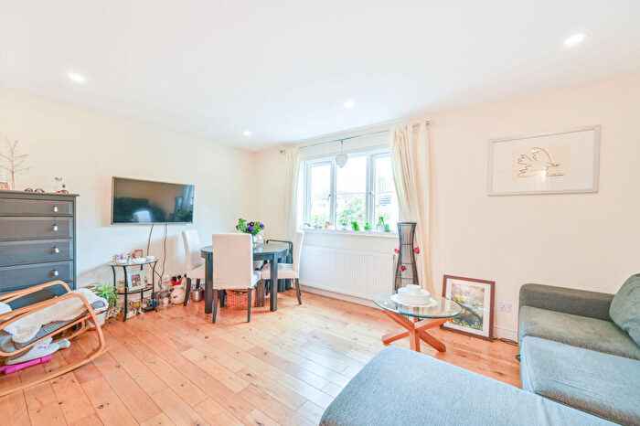 1 Bedroom Flat For Sale In Vicars Bridge Close, Alperton, Wembley, HA0