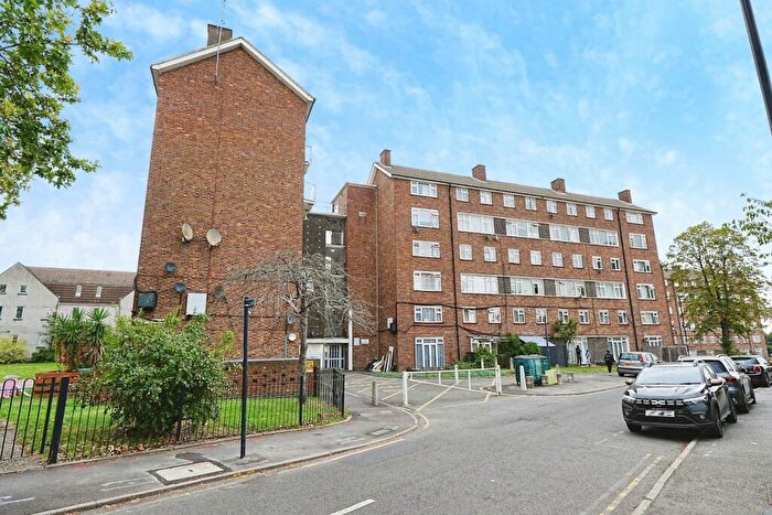 2 Bedroom Maisonette For Sale In Sandstone Road, London, London, SE12