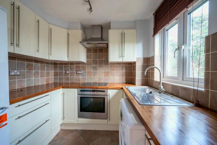1 Bedroom Flat To Rent In Heathcote Road, Twickenham, TW1