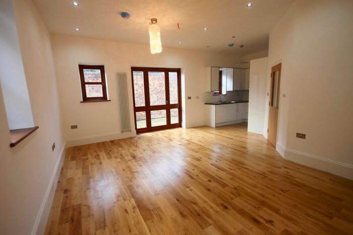 3 Bedroom Semi-Detached House To Rent In Church Street, Hampton, Middlesex, TW12