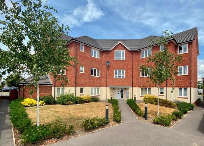 2 Bedroom Flat To Rent In Hornchurch Square, Farnborough, Hampshire, GU14