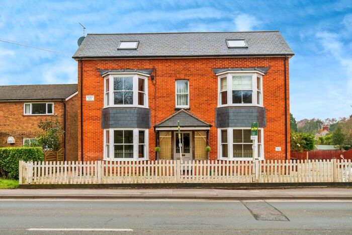 2 Bedroom Property To Rent In Southampton Road, Lyndhurst, SO43