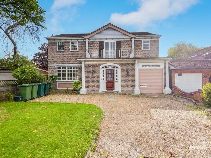 3 Bedroom Detached House To Rent In Acacia Road, Staines-Upon-Thames, Surrey, TW18